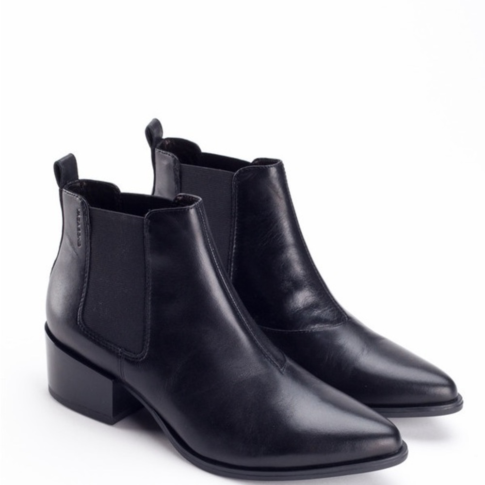 Vagabond Black Leather Chelsea Ankle Boots